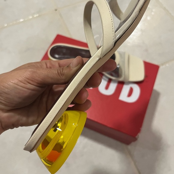Staud 
	SIMONE CLEAR MULE | CREAM GOLDIE × 1
CREAM GOLDIE / 38.5 - Picture 2 of 2
